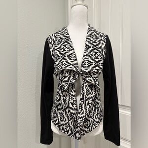 Signature Studio Black and White Patterned Cardigan Size L